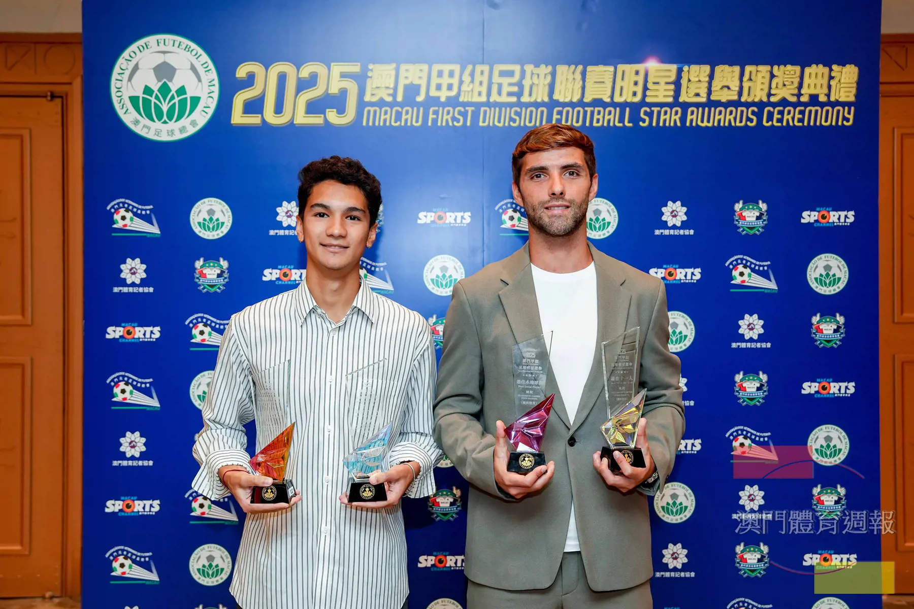 副1 羅偉豪（左）及域陀以相同得分雙雙奪“最佳本地球員”獎項.jpg